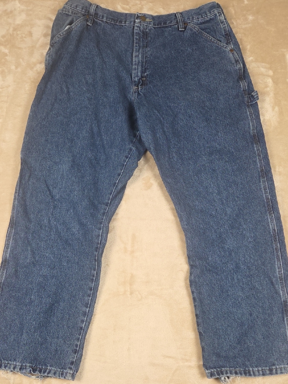 Wrangler Men's Relaxed Fit Jeans in Medium Blue Denim